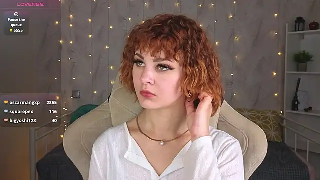 Kira__Fluffy Chat XXX in diretta