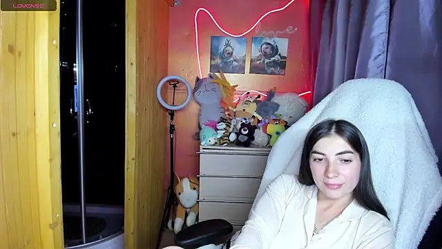 Fiery_Brunette_ élő XXX-chatje