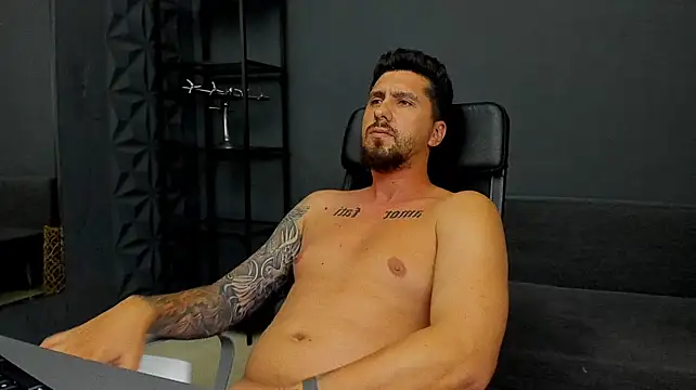 LoganStroud XXX чат на живо