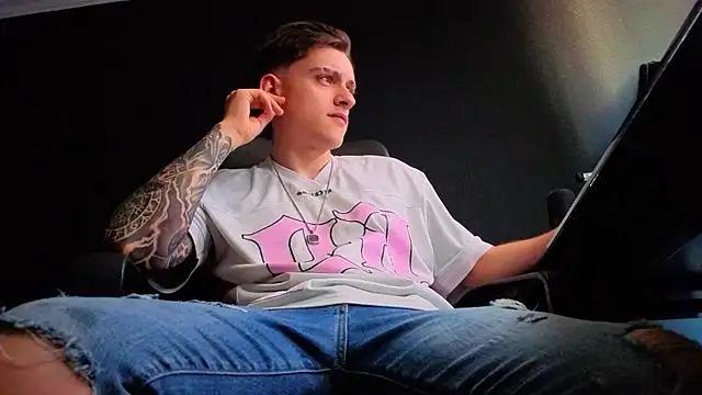 Онлайн чат XXX FelixStarkk