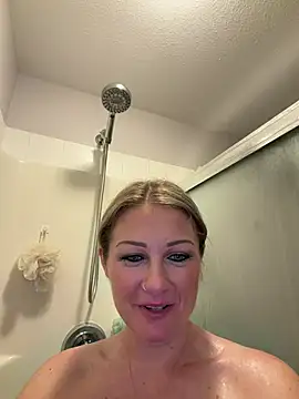 BlondeMilf82's Live XXX Chat