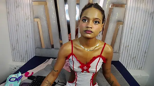 Nicky_Nicoole Chat XXX in diretta