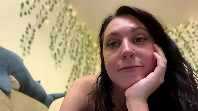 LunaVeyyy's Live Chat Room