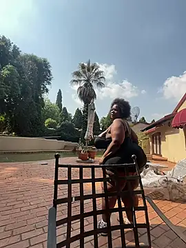 xXXSexyamazon Adlı Modelin Canlı XXX Sohbeti