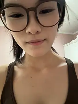 yanzi520 Adlı Modelin Canlı XXX Sohbeti