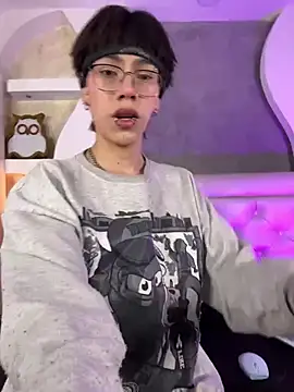 XXX chat uživo modela Kim_Adrien