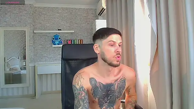 Онлайн чат XXX JonahShaw