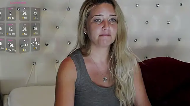Chat +18 de HolliePerry ao vivo
