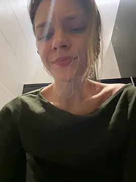 ValenciaShock's Live XXX Chat