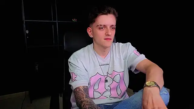 צ'אט XXX בשידור חי של FelixStarkk
