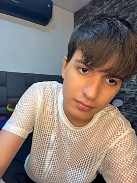 Chatroom XXX en direct de Naim_TheKing