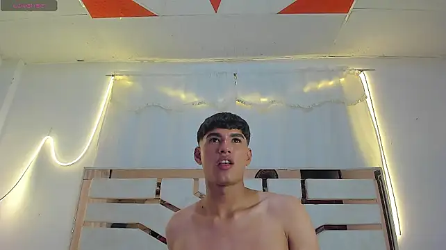 Chatroom XXX en direct de ADRIAN_LUUST