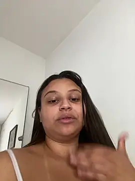 julia_moreira's Live XXX Chat