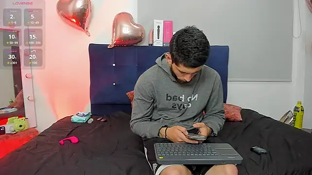 Ari_and_loggan's Live XXX Chat