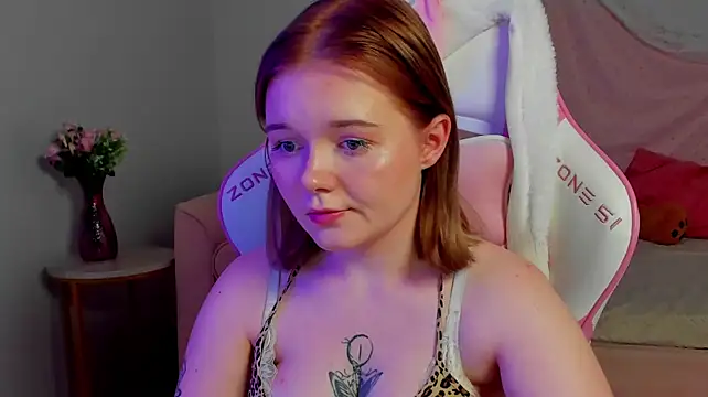 ElinaVale Chat XXX in diretta