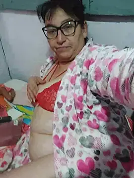 clarita_01 Adlı Modelin Canlı XXX Sohbeti