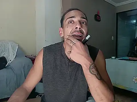 HotLatinoBR 웹캠 쇼