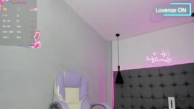 scarletcherry18's Live XXX Chat