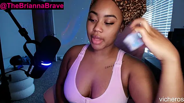 Chat +18 de BriannaBrave ao vivo