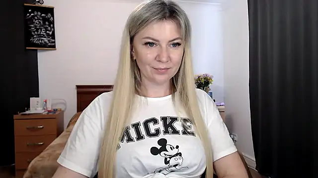 ParadiseAlina élő XXX-chatje