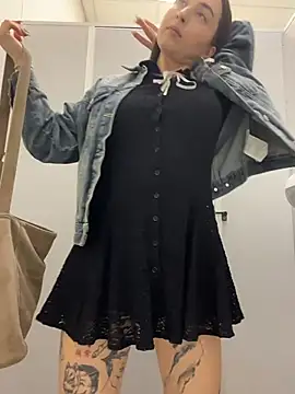 Holly_Play Adlı Modelin Canlı XXX Sohbeti