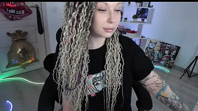 HoneySallyMoore Adlı Modelin Canlı XXX Sohbeti