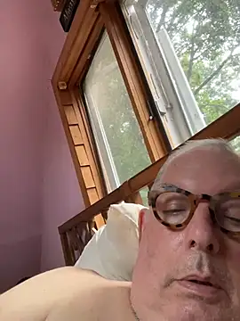 Онлайн чат XXX CharlieWeaver22