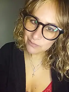 viviana49sexy Adlı Modelin Canlı XXX Sohbeti