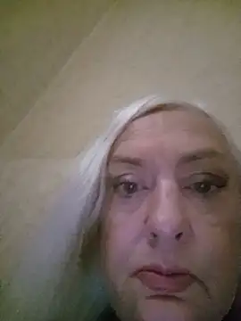 Julia20X's Live XXX Chat