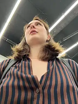 Pokazy przed kamerką – Dina_Tease