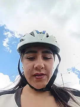 Chat +18 de CAROLINE__07 ao vivo