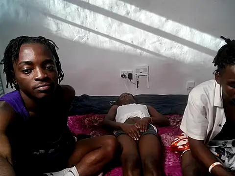 threemanias webkamerás műsora