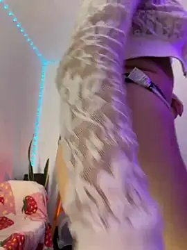 Kitty_miaw Adlı Modelin Canlı XXX Sohbeti