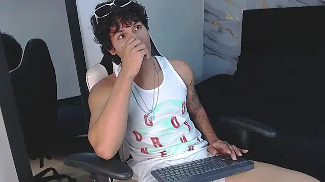 MaximilianRoth Live XXX Chat