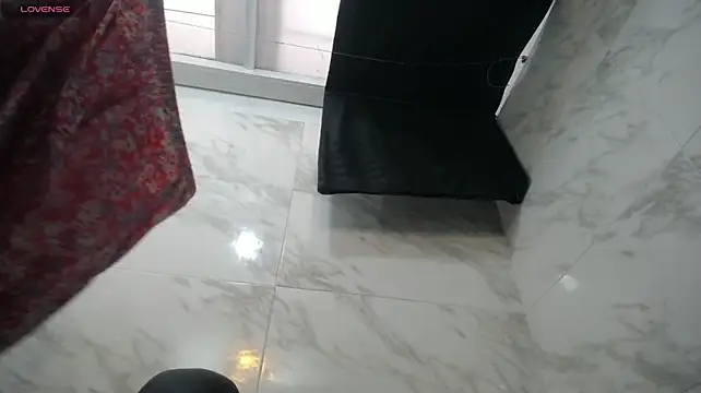 yaazhinii 라이브 XXX 채팅