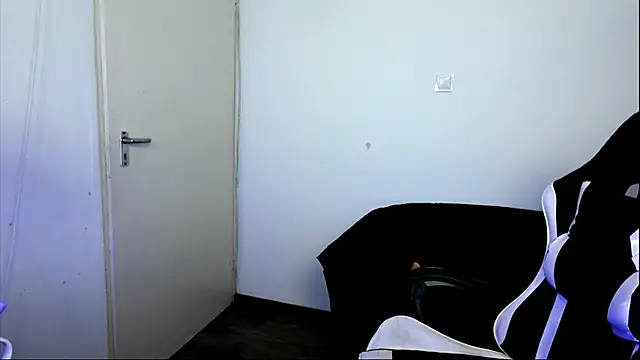 ShyHotNerd Adlı Modelin Canlı XXX Sohbeti