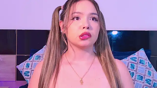 AngelRoussy élő XXX-chatje