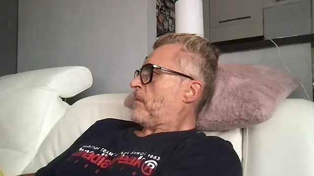Axl_hot Chat XXX in diretta