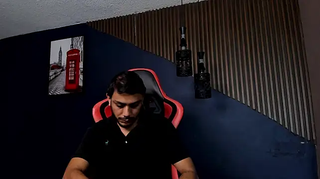 צ'אט XXX בשידור חי של Boss_Domiinator