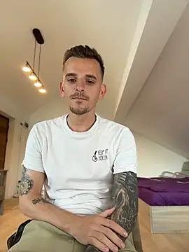 Huge_cock22cm: απευθείας συνομιλία ΧΧΧ