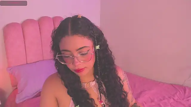 antonelllepiercee Adlı Modelin Canlı XXX Sohbeti