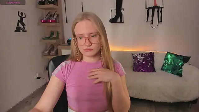 Онлайн чат XXX NancyHottie