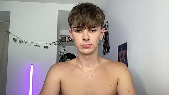 YourMilkyGuy webcam show