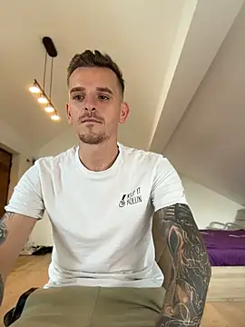 Czat XXX na żywo – Huge_cock22cm
