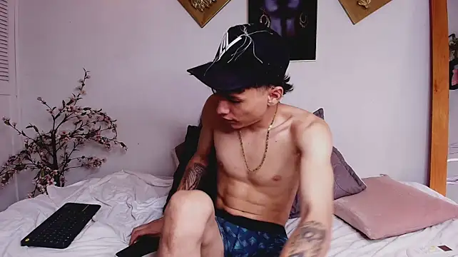 TebanMotato: διαδικτυακό σόου στην κάμερα