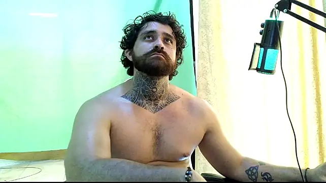 Chat +18 de aronmiller404 ao vivo