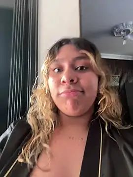 Chat +18 de Sophie19__ ao vivo
