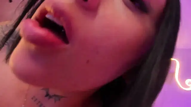 Chat +18 de ViolettaHotLatin_ ao vivo