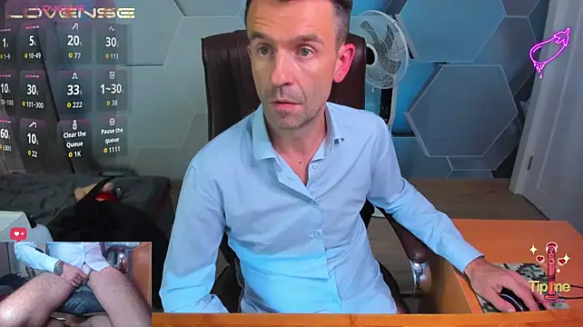 SteveTiger live XXX chat