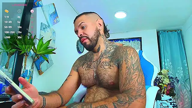 Chat XXX ao vivo de Adil_aminn
